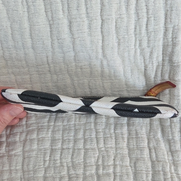Dooney & Bourke Chevron Black and White Pouch - Picture 6 of 6